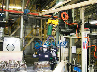 KHC气动葫芦用于发动机生产线